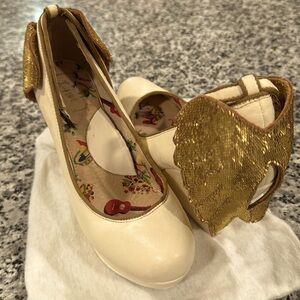 Vintage angel wing wedges